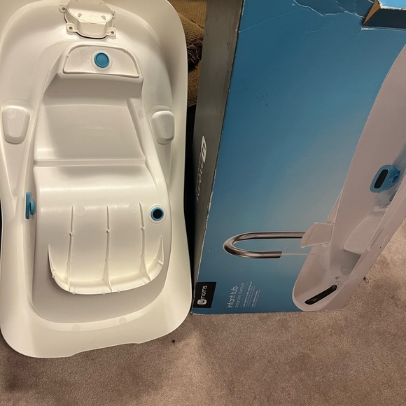 Infant Tub with Temperature Display - White - Picture 2 of 3